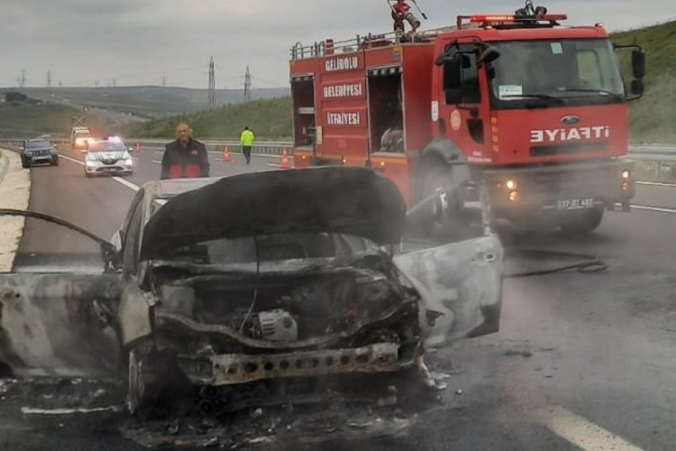 Edirne'de seyir halindeki ara&ccedil;ta yangın &ccedil;ıktı