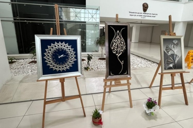 Bursa'da a&ccedil;tığı sergiyle depremzedelere su olacak