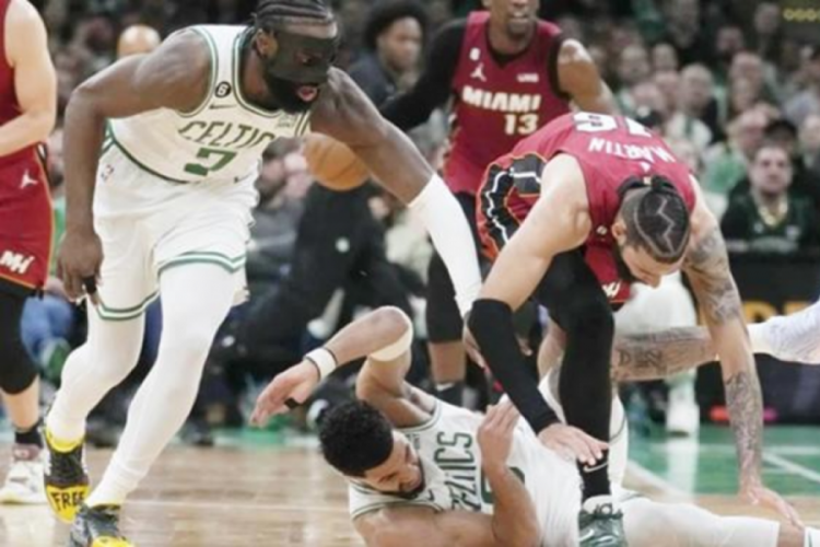 Miami final serisine Boston'da kazanarak başladı