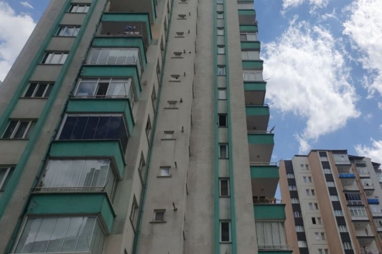 Kayseri'de 14 katlı binada &ccedil;ıkan yangında 1 kişi yaralandı