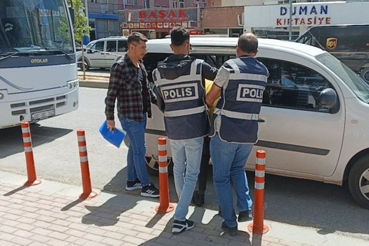 Kırşehir'de kurtulmak i&ccedil;in katilinin elini ısırdı ama kurtulamadı