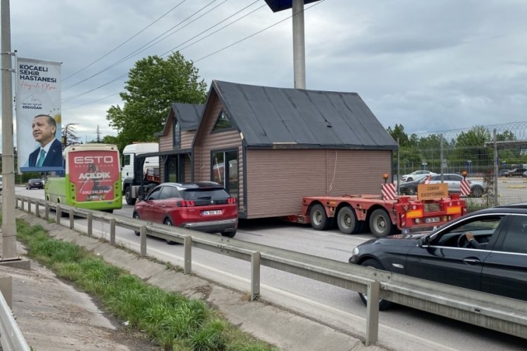 Y&uuml;r&uuml;yen ev Kocaeli trafiğini birbirine kattı