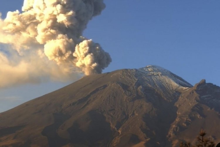 Popocatepetl Yanardağı'ndaki patlamalar nedeniyle okullar tatil edildi