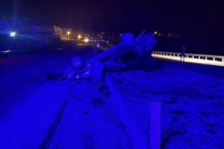 Isparta'da kontrolden &ccedil;ıkan otomobil takla attı