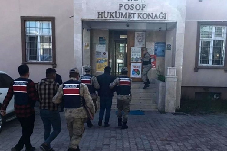 Ardahan'da motosiklet &ccedil;aldığı iddiasıyla yakalanan 2 ş&uuml;pheliden 1'i tutuklandı