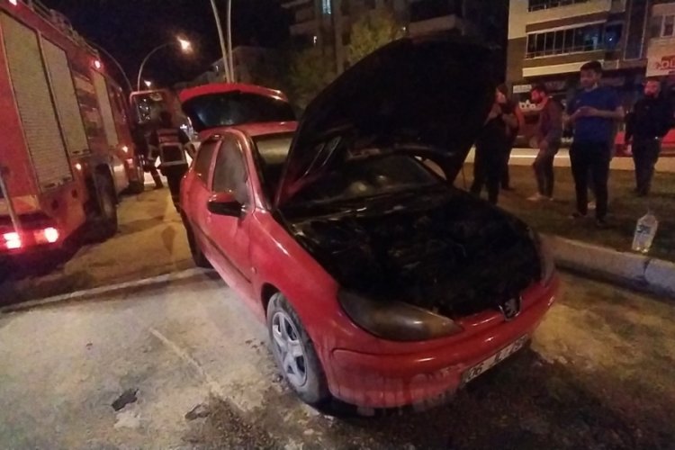 &Ccedil;orum'da seyir halindeki otomobil alev aldı