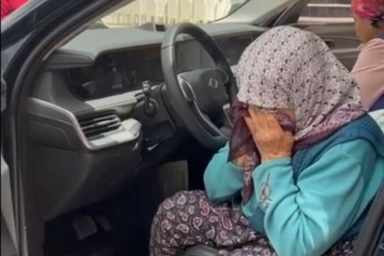 Antalya'da Z&uuml;lfiye nine Togg'a bindi: G&ouml;zyaşlarını tutamadı