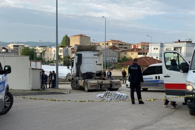 Bursa'da, TIR'ın &ccedil;arptığı yaşlı kadın hayatını kaybetti