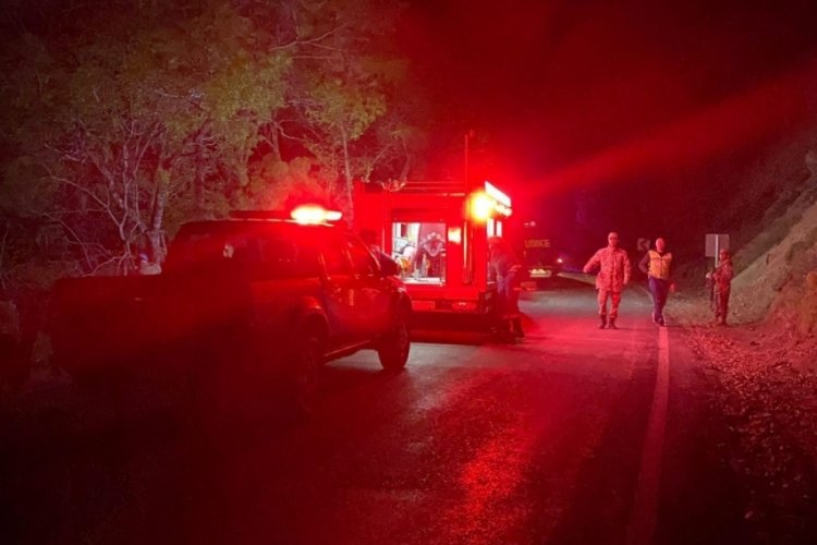 Tunceli'de kamyon Munzur &Ccedil;ayı'na u&ccedil;tu: 2 kişi aranıyor