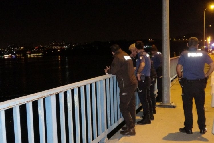 Adana'da k&ouml;pr&uuml;den g&ouml;le d&uuml;şen şahıs kayboldu