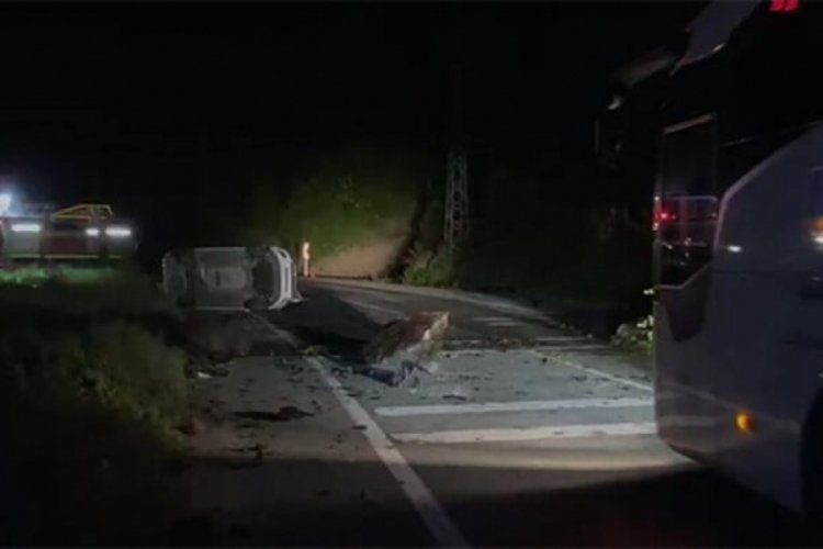 Artvin'de heyelanın meydana geldiği kazada 3 kişi yaralı