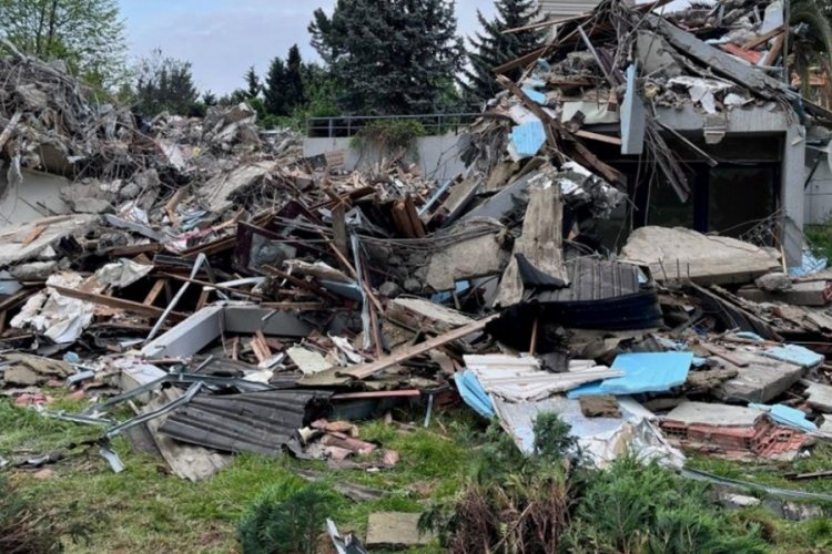 M&uuml;nevver Karabulut'un vahşice katledildiği villa yıkıldı