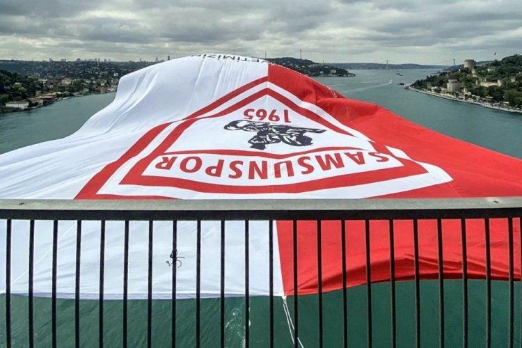 Samsunspor'un bayrağı İstanbul Boğazı'na asıldı