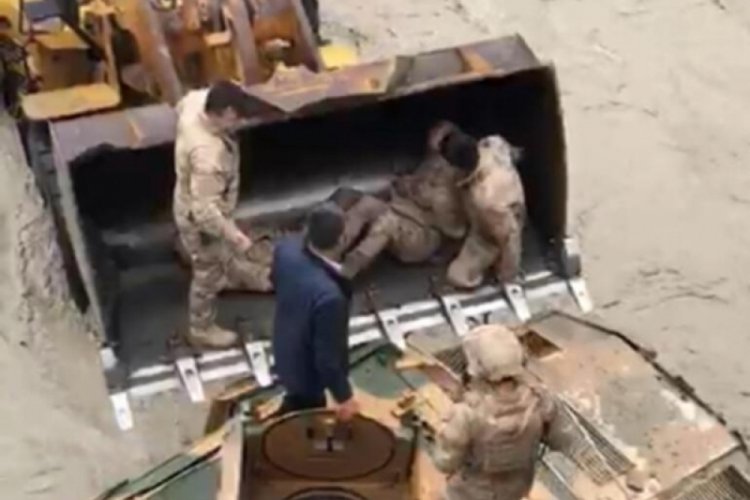 Askeri ara&ccedil; Zap Suyu'a u&ccedil;tu! 9 yaralı