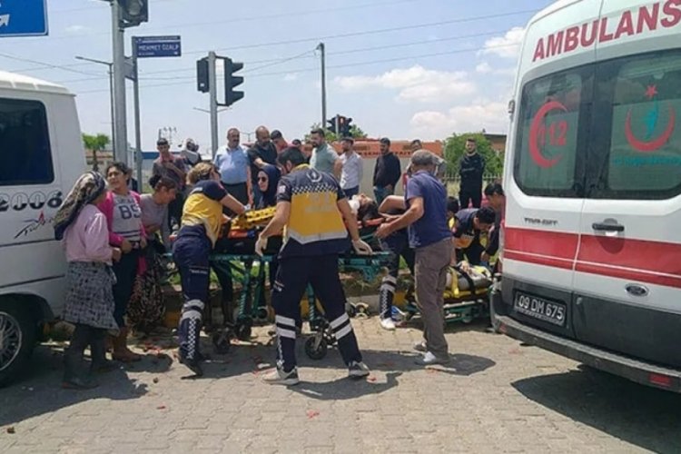 Minib&uuml;sle kamyonet &ccedil;arpıştı! Yaralılar var