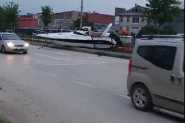 Bursa'da ilgin&ccedil; kaza: Yat ref&uuml;je &ccedil;ıktı