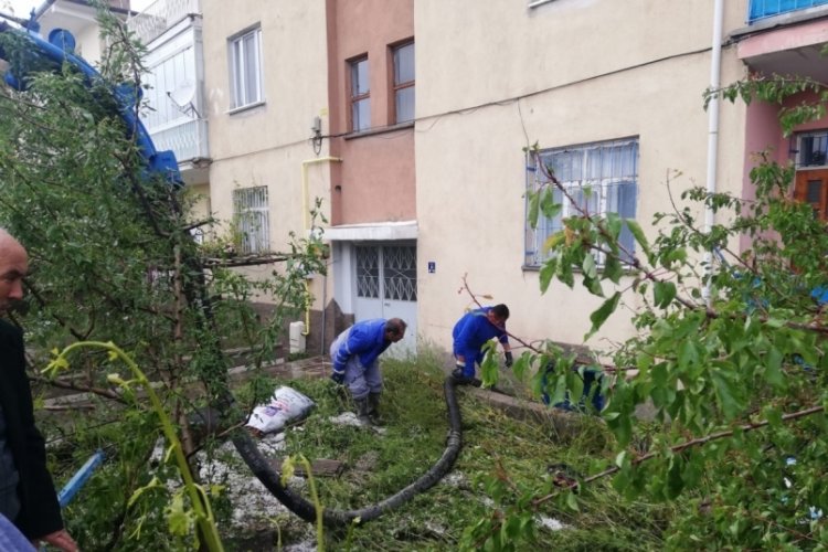 Kayseri'de sağanak yağış sele sebep oldu
