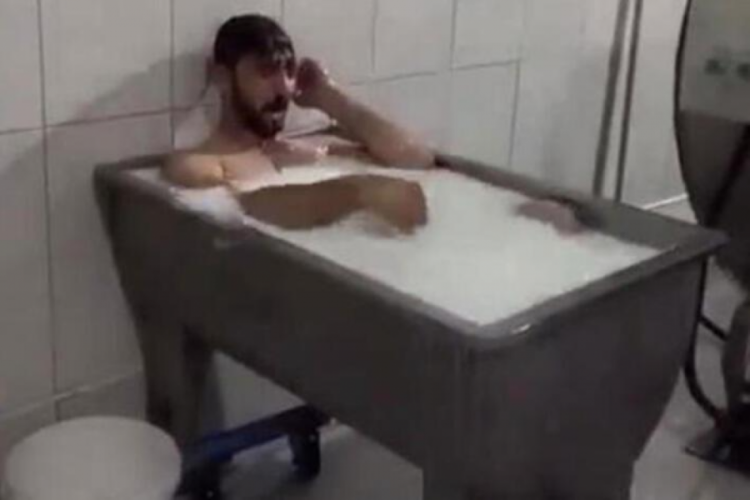S&uuml;t banyosu g&ouml;r&uuml;nt&uuml;leri ile tanınmıştı, hakaret davası a&ccedil;tı