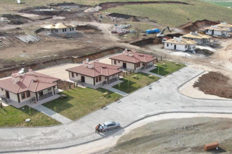 Gaziantep Nurdağı'nda k&ouml;y evleri hızla tamamlanıyor