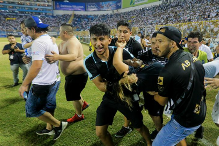 El Salvador'da futbol ma&ccedil;ında facia!