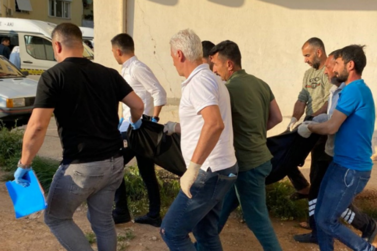 Antalya'da eşi tarafından &ouml;ld&uuml;r&uuml;len kadının v&uuml;cudunda 9 bı&ccedil;ak darbesine rastlandı