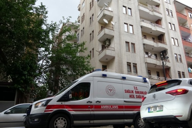 Diyarbakır'da yaşlı adamın &uuml;zerine dolap d&uuml;şt&uuml;
