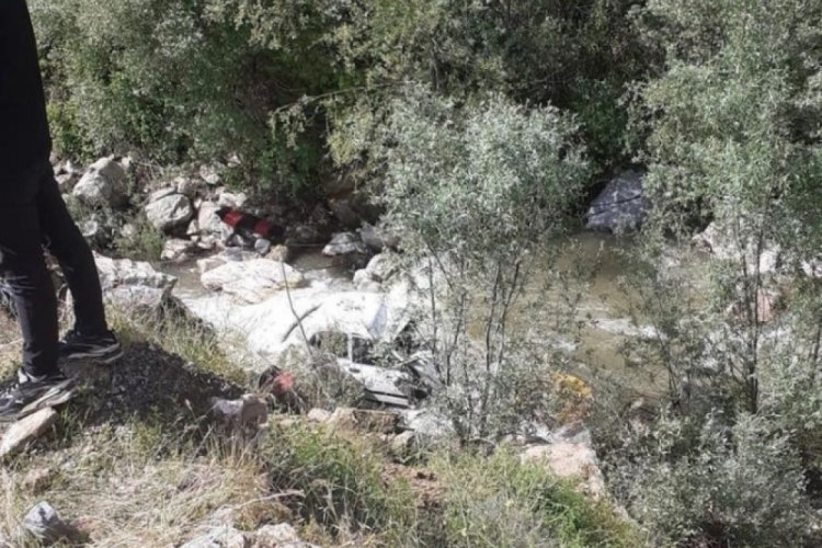 Bitlis'te otomobil dereye u&ccedil;tu: 1 &ouml;l&uuml;