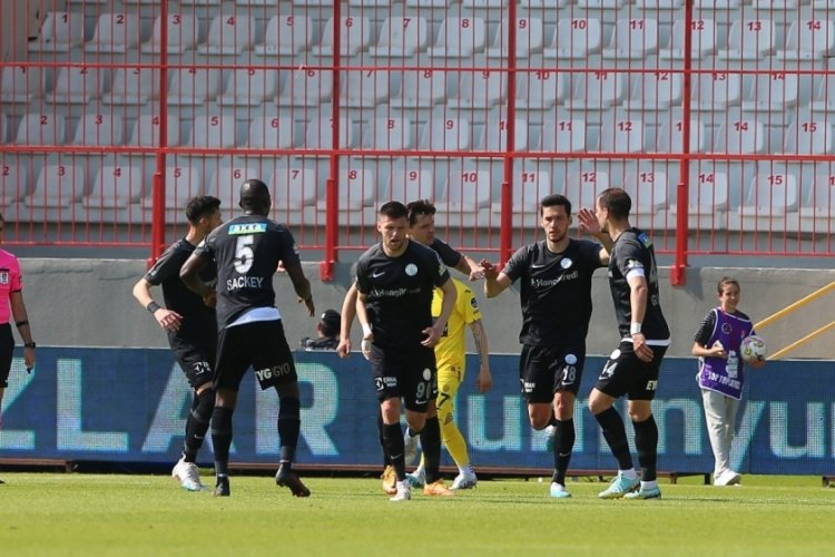 &Uuml;mraniyespor k&uuml;me d&uuml;şt&uuml;