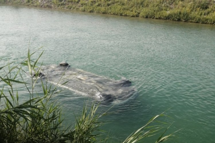 Adana'da sulama kanalına d&uuml;şen otomobilden 3 erkek cesedi &ccedil;ıktı