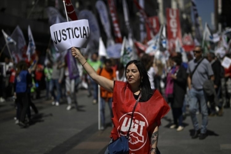 İspanya'da memurlar greve başladı