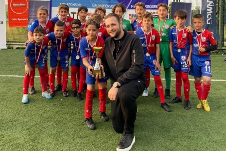 Bursa'da futbolseverlerin turnuva heyecanı!  800 &ccedil;ocuk katıldı