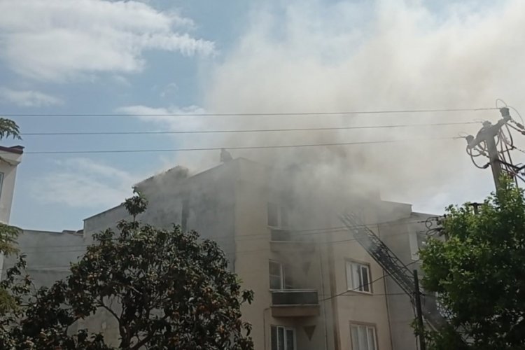 Balıkesir'de bacayı temizlemek isterken az daha apartmanı yakıyordu