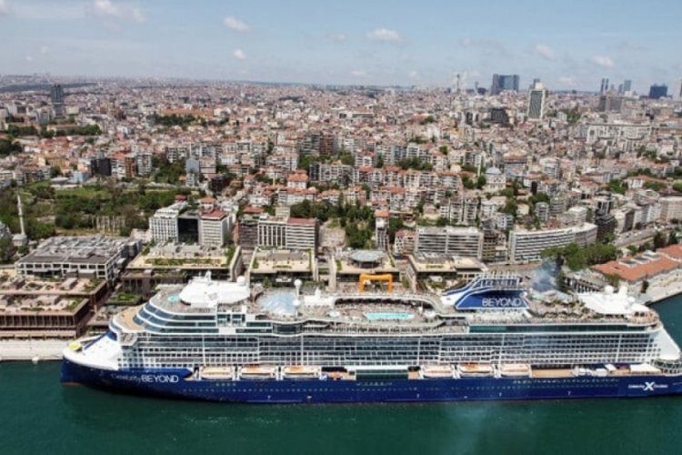 Dev kruvaziyerler İstanbul'da Galataport'a demirledi