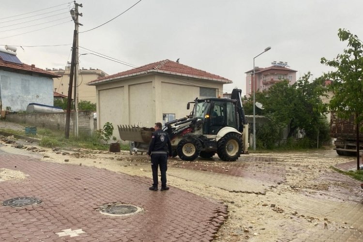 Manisa'da sağanak yağmur Selendi'de su baskınlarına sebep oldu