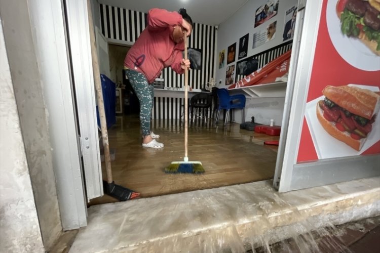 Adana'da sağanak ve dolu sel baskınlarına neden oldu