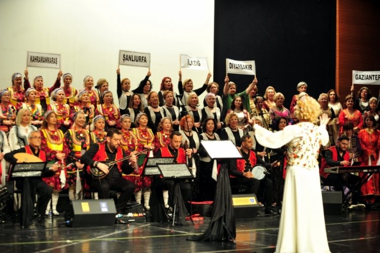 Bursa'da depremzedeler i&ccedil;in verilen konser yoğun ilgi g&ouml;rd&uuml;