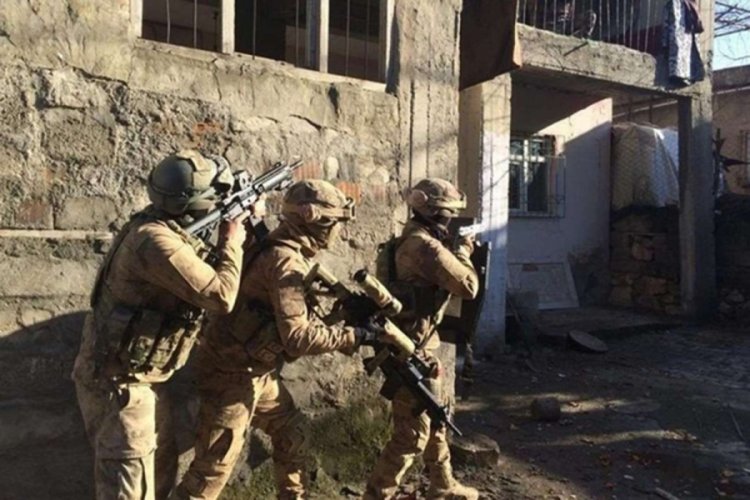 Mardin'de ter&ouml;r operasyonunda HDP ve DBP'li eski il&ccedil;e eş başkanları g&ouml;zaltına alındı