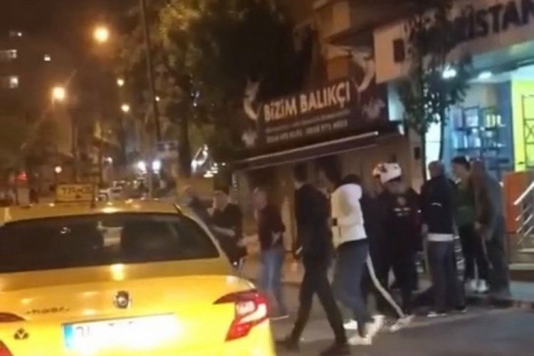 İstanbul'da sokak ortasında lin&ccedil; girişimi! Tekme tokat &ouml;ld&uuml;resiye d&ouml;vd&uuml;ler