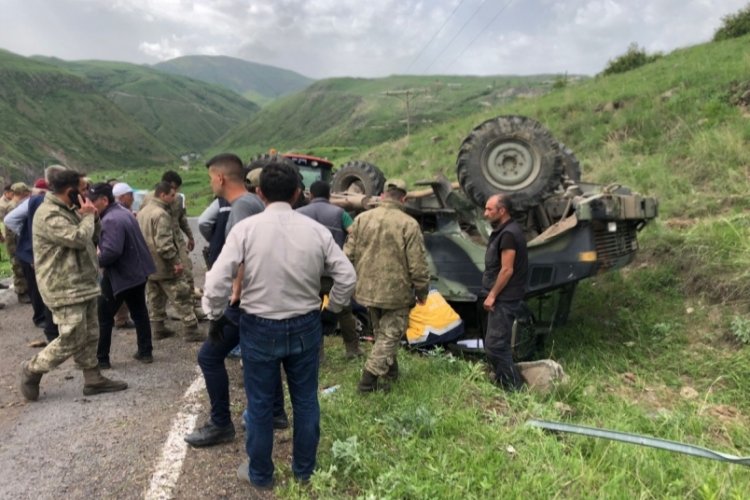 Ardahan'da askeri ara&ccedil; devrildi!