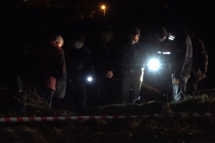 Bağda cesedi bulunan kadın av t&uuml;feğiyle vurulmuş olduğu ortaya &ccedil;ıktı