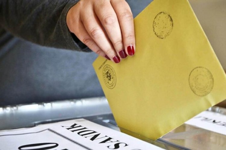 Yurt dışı ve g&uuml;mr&uuml;klerde oy kullanan se&ccedil;men sayısı 1 milyon 733 bini aştı