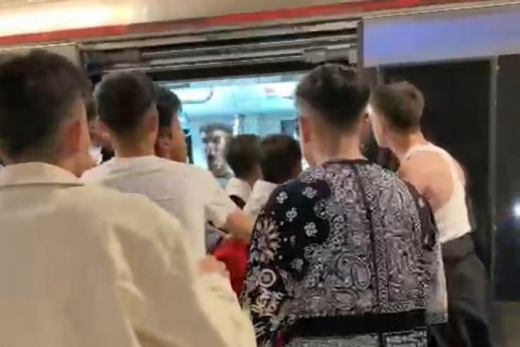 Marmaray'da iki grup arasında kavga &ccedil;ıktı