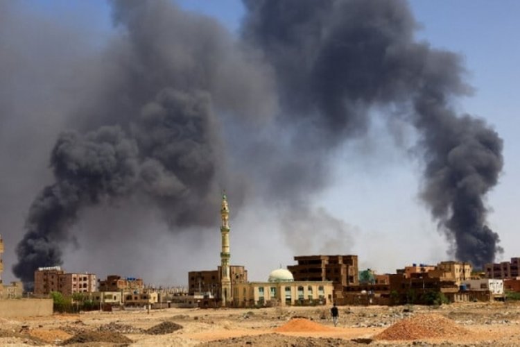 Sudan'daki &ccedil;atışmalar y&uuml;z&uuml;nden 300 binden fazla kişi yerinden oldu
