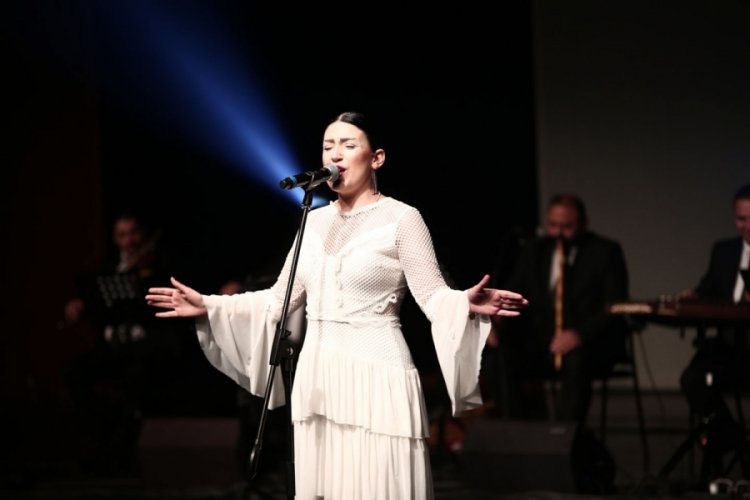 Bursa'da unutulmayan şarkılarla m&uuml;zik dolu bir gece