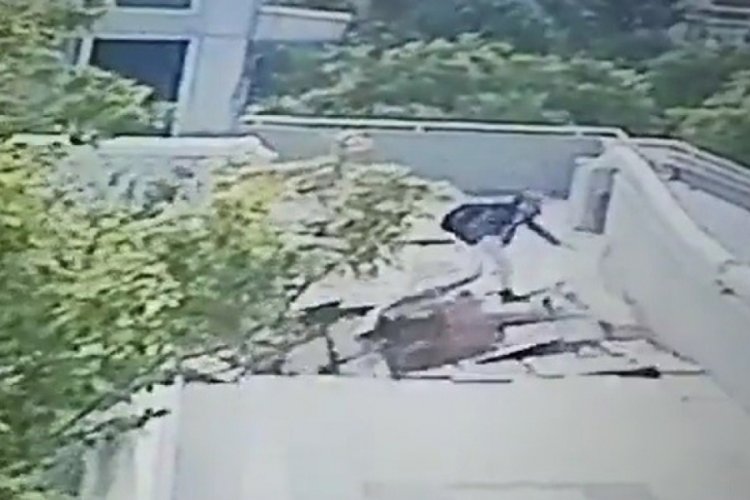 &Uuml;st ge&ccedil;ide &ccedil;arpan tır 11 yaşındaki kızı metrelerce y&uuml;ksekten d&uuml;ş&uuml;rd&uuml;