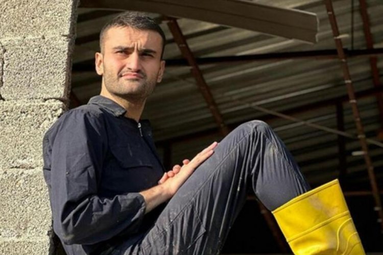 CZN Burak acı haberi İnstagramdan duyurdu