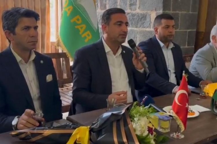 H&Uuml;DA PAR'lı vekilden dikkat &ccedil;eken 'milletvekili yemini' &ccedil;ıkışı