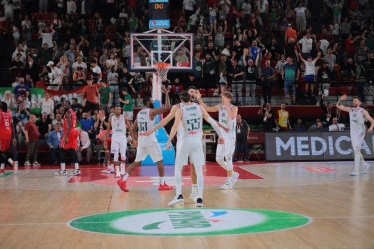 Pınar Karşıyaka, ligin en fazla sayı atan ve yiyen takımı oldu