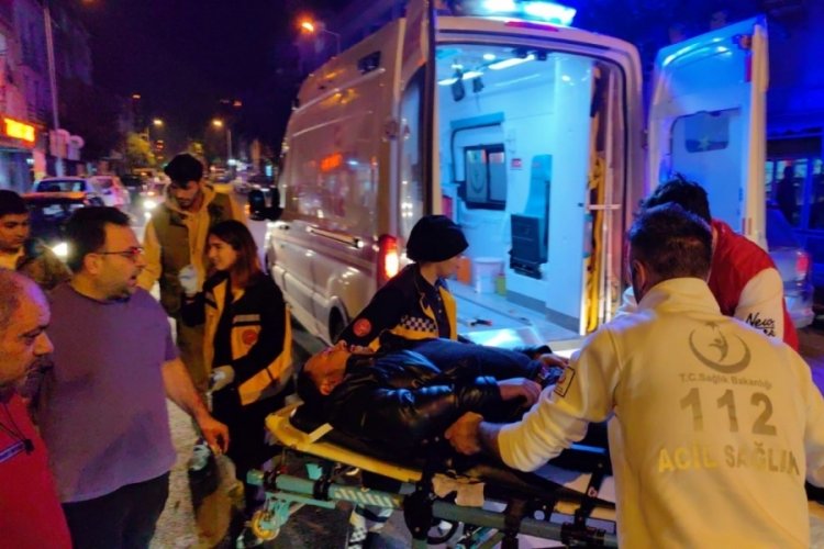 Bursa'da l&uuml;ks ara&ccedil; ile &ccedil;arpışan motosiklet s&uuml;r&uuml;c&uuml;s&uuml; &ouml;l&uuml;mden d&ouml;nd&uuml;
