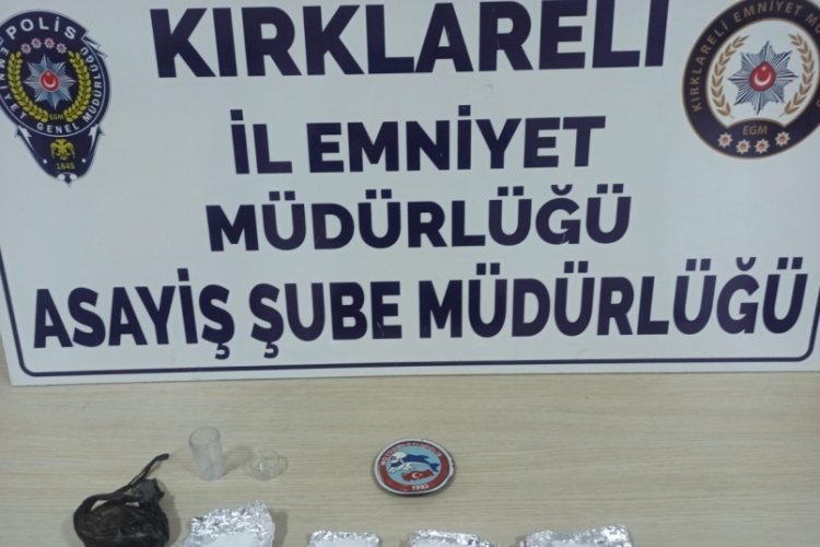&Uuml;zerinde metamfetamin bulunan 3 ş&uuml;pheli yakalandı